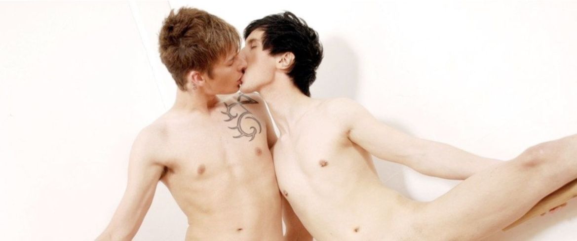 La nouveauté de ce soir sur Man-X : "Ballerino" est ses danseurs prédisposés à écarter grand les cuisses !