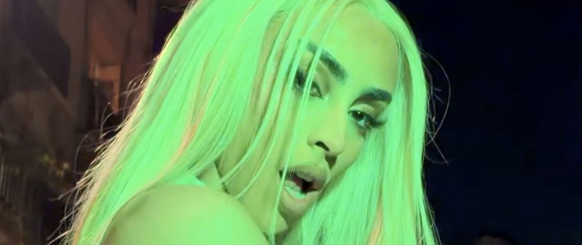 « Beaucoup » : Bilal Hassani en totale bombasse dans le clip de son nouveau single… qui a tout d’un hit !