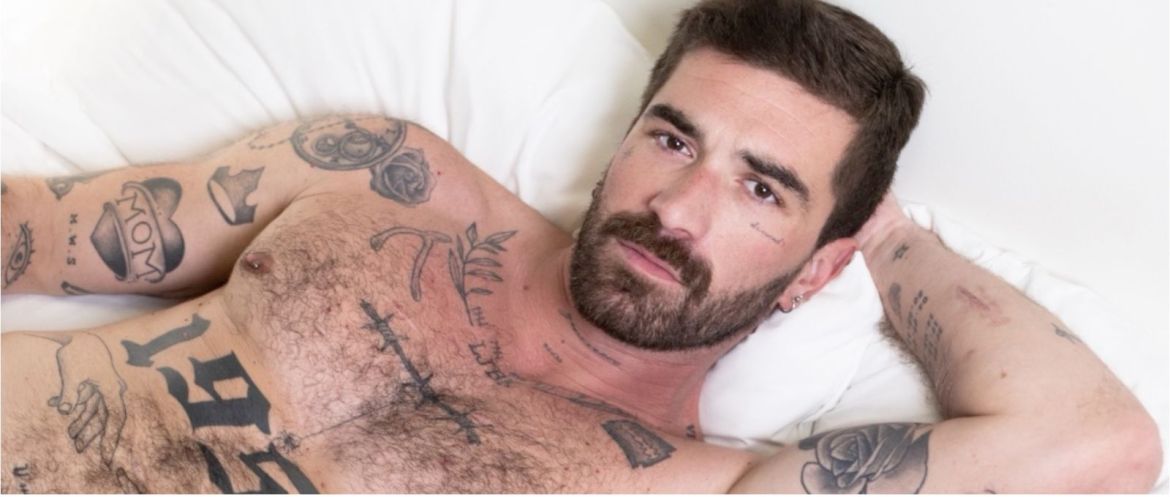 Français multiawardisé du X gay US, Chris Damned revient aux tournages studio