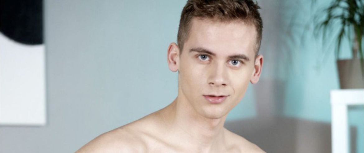 La vidéo du jour sur PinkX : "Deux érections pour un passif chaud"