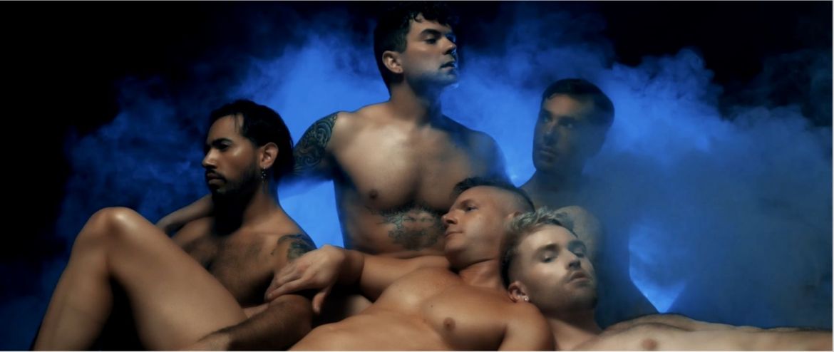 « Smoke & Mirrors » : Le clip du nouveau single de la pop-porn star Dakota Payne est produit par un label X gay US !!!