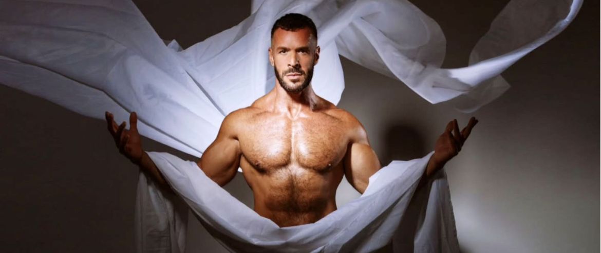 "La luz que hay en mí" : Le clip du nouveau single de la pop porn star Denis Vega plaide pour un catholiscisme qui ne rejette pas les hommes comme lui