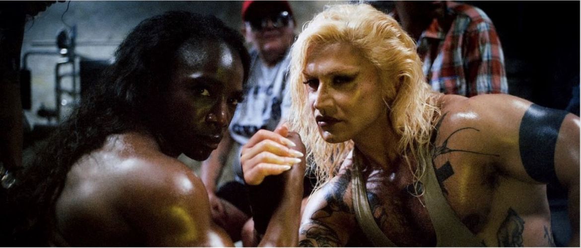 « Gos Musclées » : François Sagat en blonde butch dans le clip du single extrait de la BO du film « Les Reines du Drame » d’Alexis Langlois