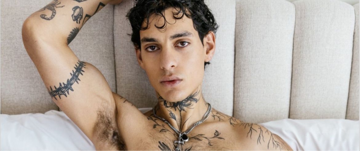 Devenue virale, une interview dans une rue de New York a propulsé Lyle Isira dans le mannequinat et le porno