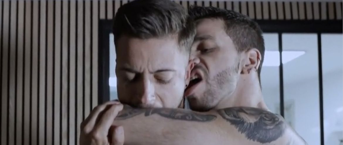 La vidéo du jour sur PinkX : "Deux mecs se caressent"