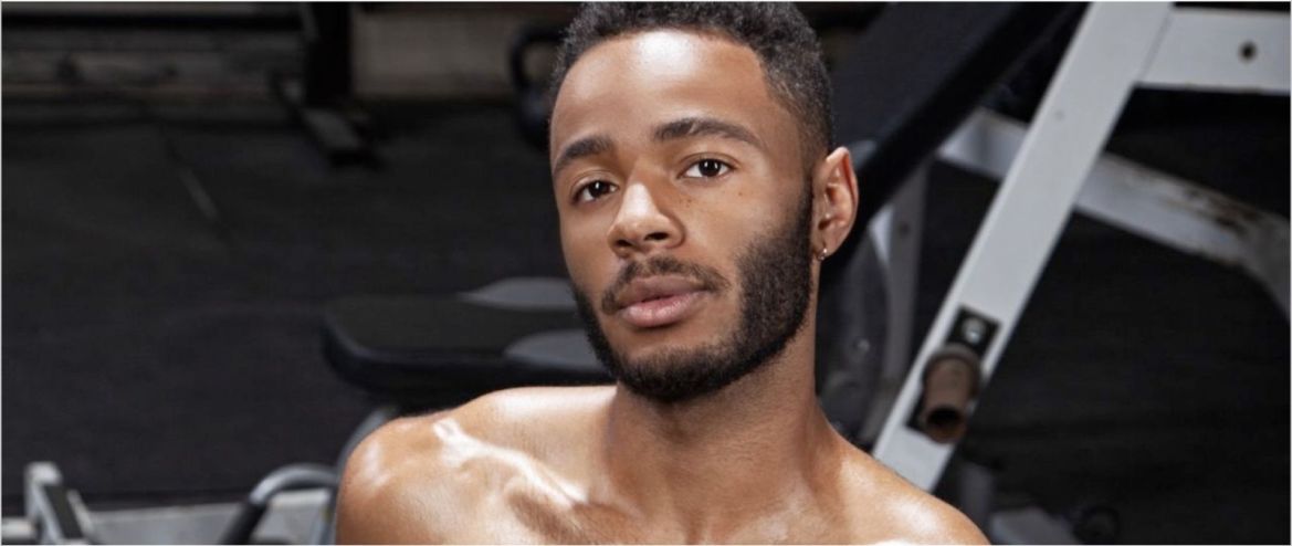 La vidéo du jour sur PinkX : "Rooney se laisse tenter"