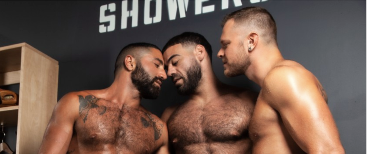 La vidéo du jour sur PinkX : "Sharok se p**** deux morceaux énormes"