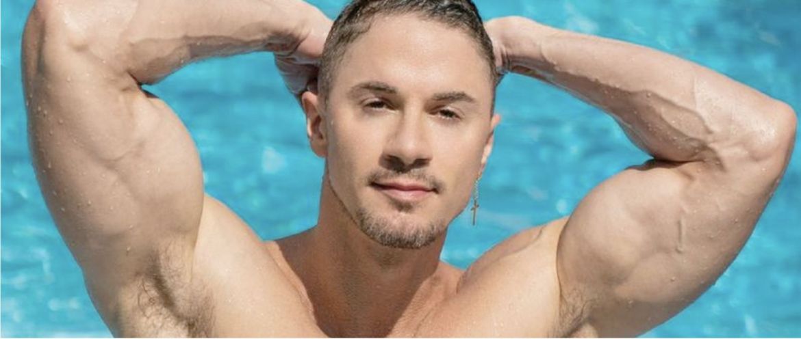 La vidéo du jour sur PinkX : "S*** dans la piscine"