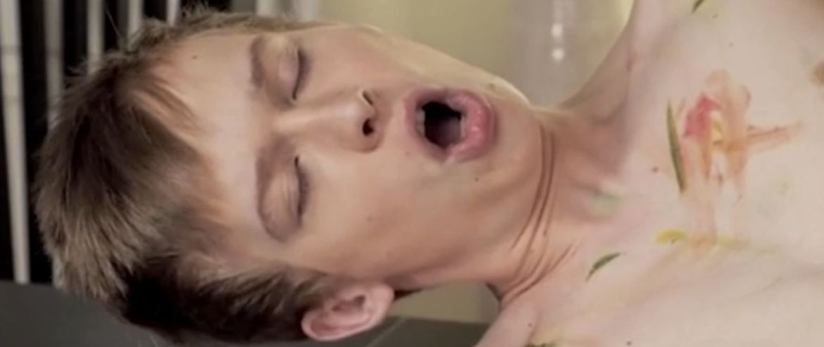 La vidéo du jour sur PinkX : "Faire cracher un pote"