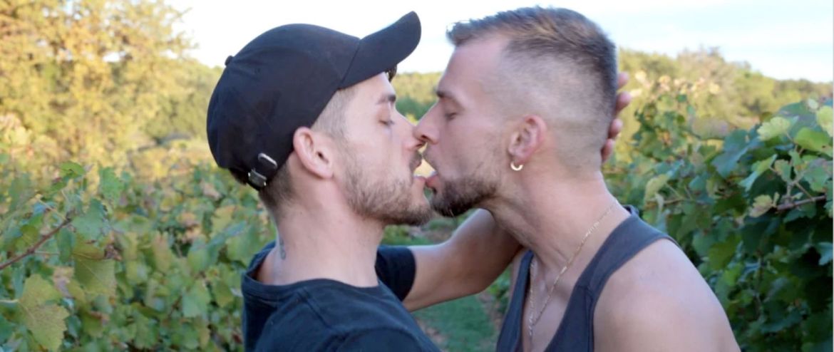 La vidéo du jour sur PinkX : " Dans les vignes"