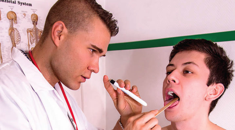 La scène du jour sur Pinkflix : "La b*** monstrueuse de mon médecin" avec Jordan Fox et Xavier Sibley